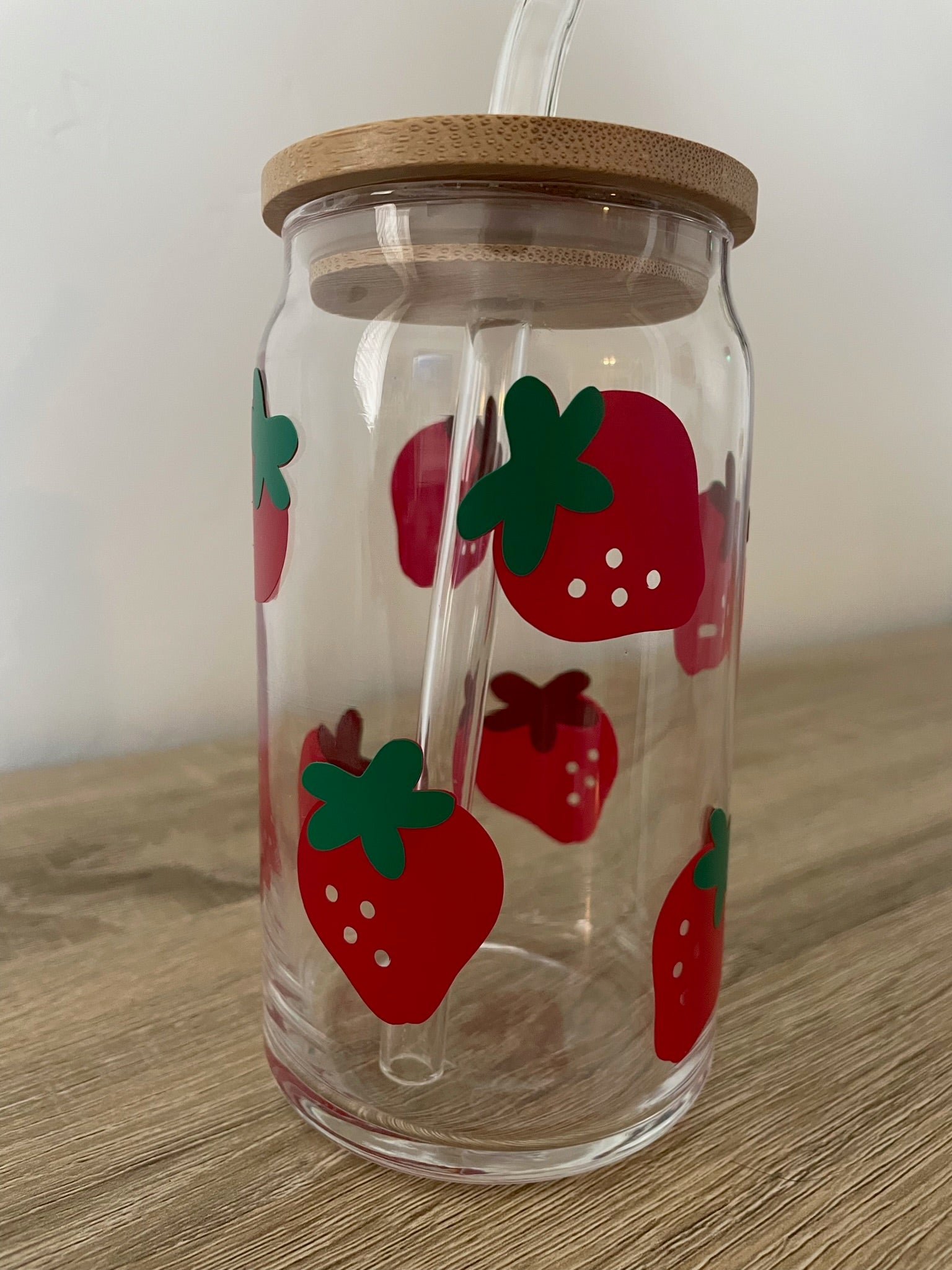 Cute reusable iced-coffee cup with lid and straw - Strawberries